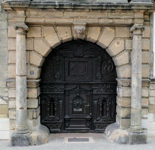 Tor am Haus der Freimaurerloge